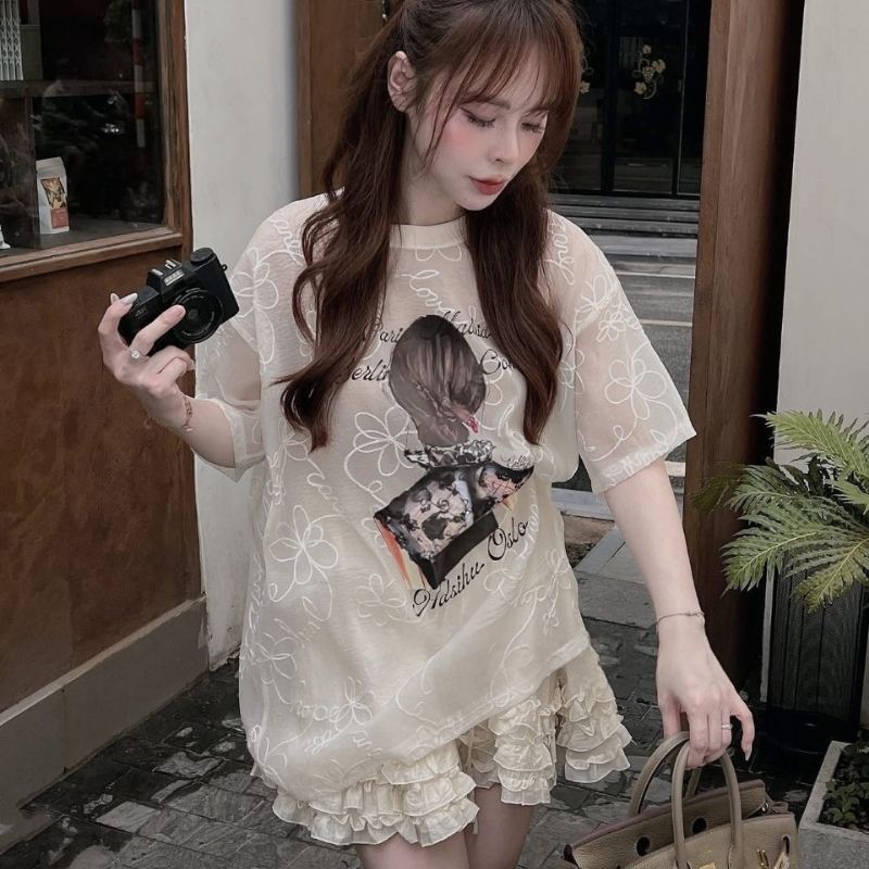 Set đồ nữ mùa hè áo thun in hình cô gái mix chân váy voan tầng trắng, set chân váy ngắn xếp ly tiểu thư HCOM26339