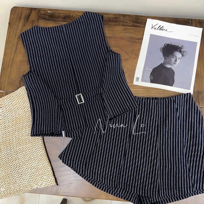 Set bộ nữ sang chảnh kẻ sọc áo cổ yếm đính khuy mix chân váy xoè xếp ly, set đồ nữ đi chơi năng động HCOM26374