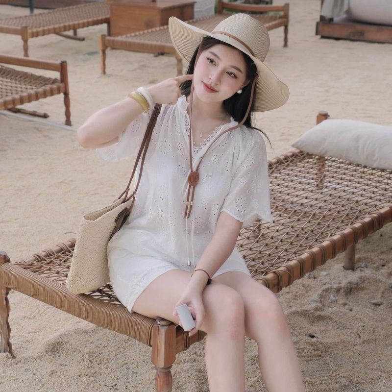 Đồ bộ nữ trắng cổ V tay bồng phối ren, set đồ nữ đi biển voan hoa cổ V mix quần đùi cạp chun HCOM26376