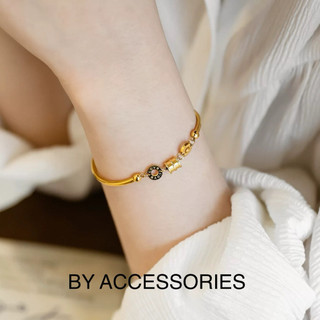 Lắc tay nữ titan kiểu vòng cung phối mặt hình trụ nhỏ xinh không gỉ