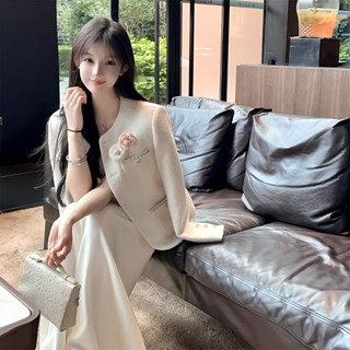 Áo khoác dạ tweet cổ tròn 4 túi đính hoa trước ngực phong cách tiểu thư