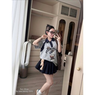 Set áo polo form rộng in hình lớn phối chân váy nhún bèo xòe đính gấu xinh nhẹ nhàng cho nàng đi chơi – BaoTrang.clothes