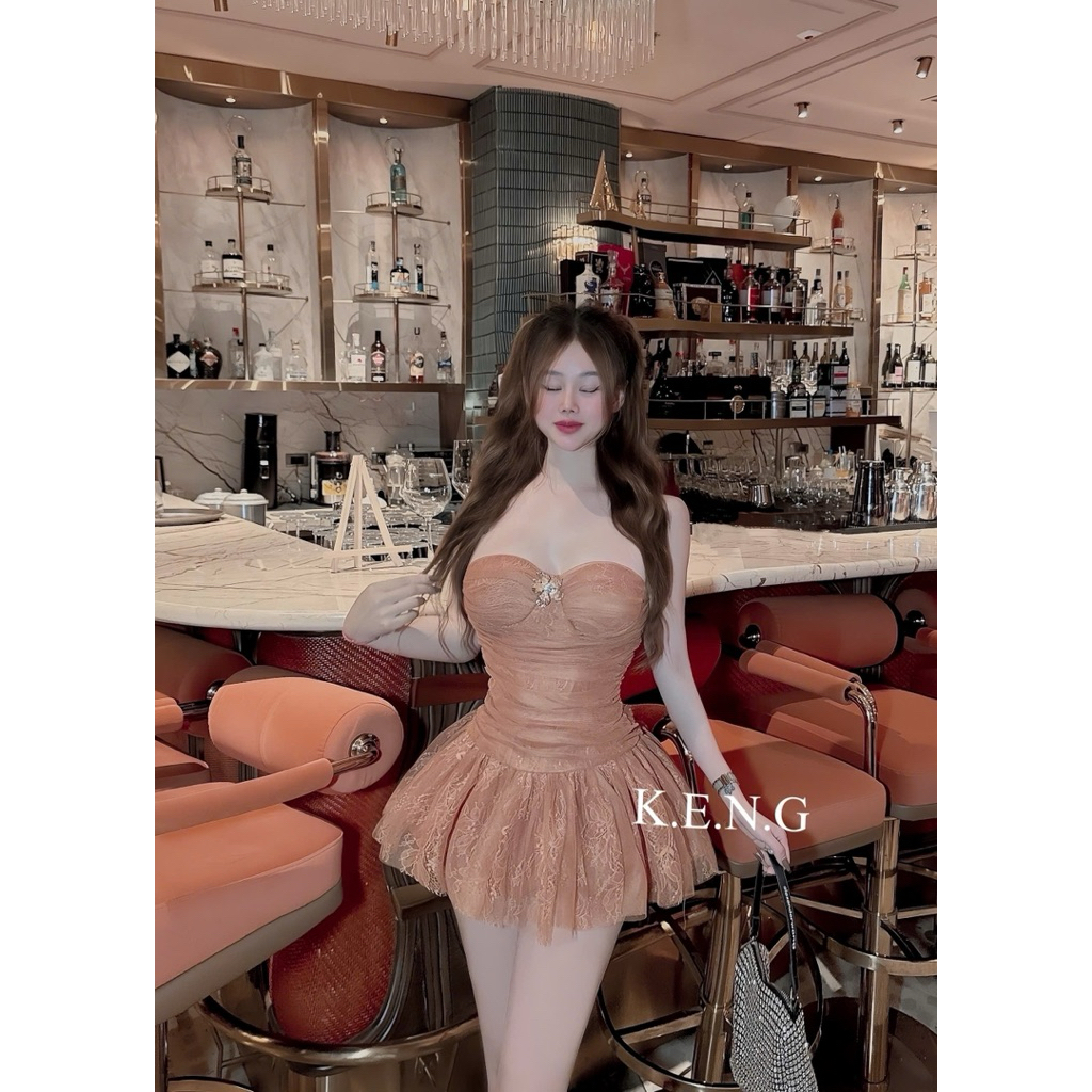 Váy ren 2 dây xoè đính tag ngực có lót quần
