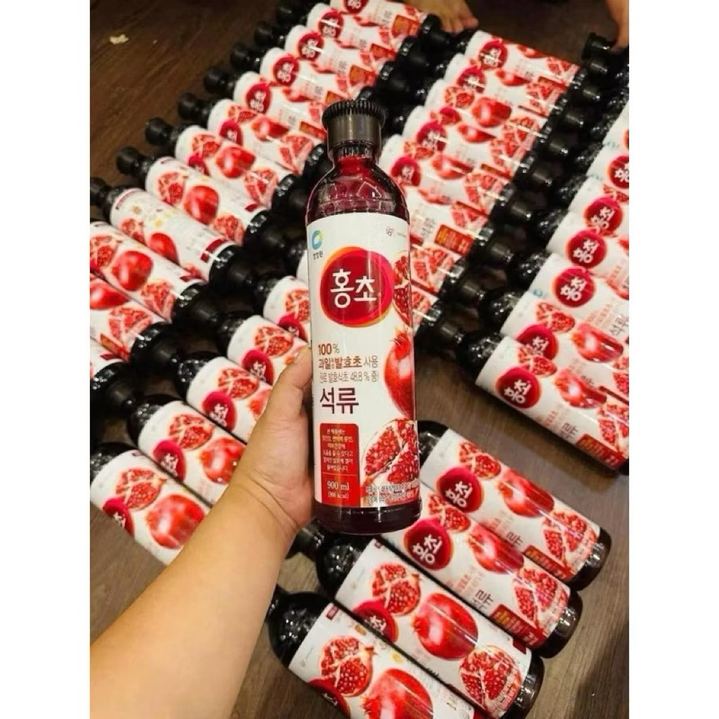 Giấm lựu đỏ HQ Daesang chai 900ml hạn 2027 Nước OFood Hong cho vị lựu IS211