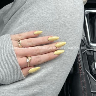 [B81] Nailbox thiết kế vàng gà con siêu tôn da by Bloom.nailbox móng giả trơn