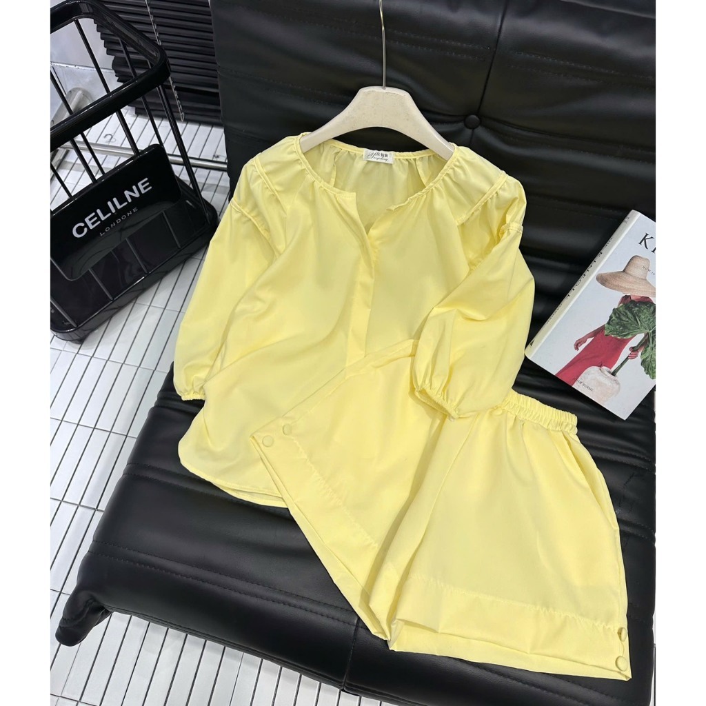 Bộ Sơ Mi Đũi Nữ Màu Vàng Cổ Trụ, Quần Short, Sét Tay Lỡ Cổ Tàu V Nhún Eo Xinh Xắn Dạo Phố, Du Lịch