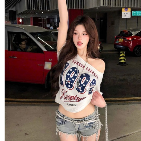 [GENZSHOP] ÁO THUN NỮ LỆCH VAI IN 1997 TRENDING 2025 CÓ SIZE <68KG