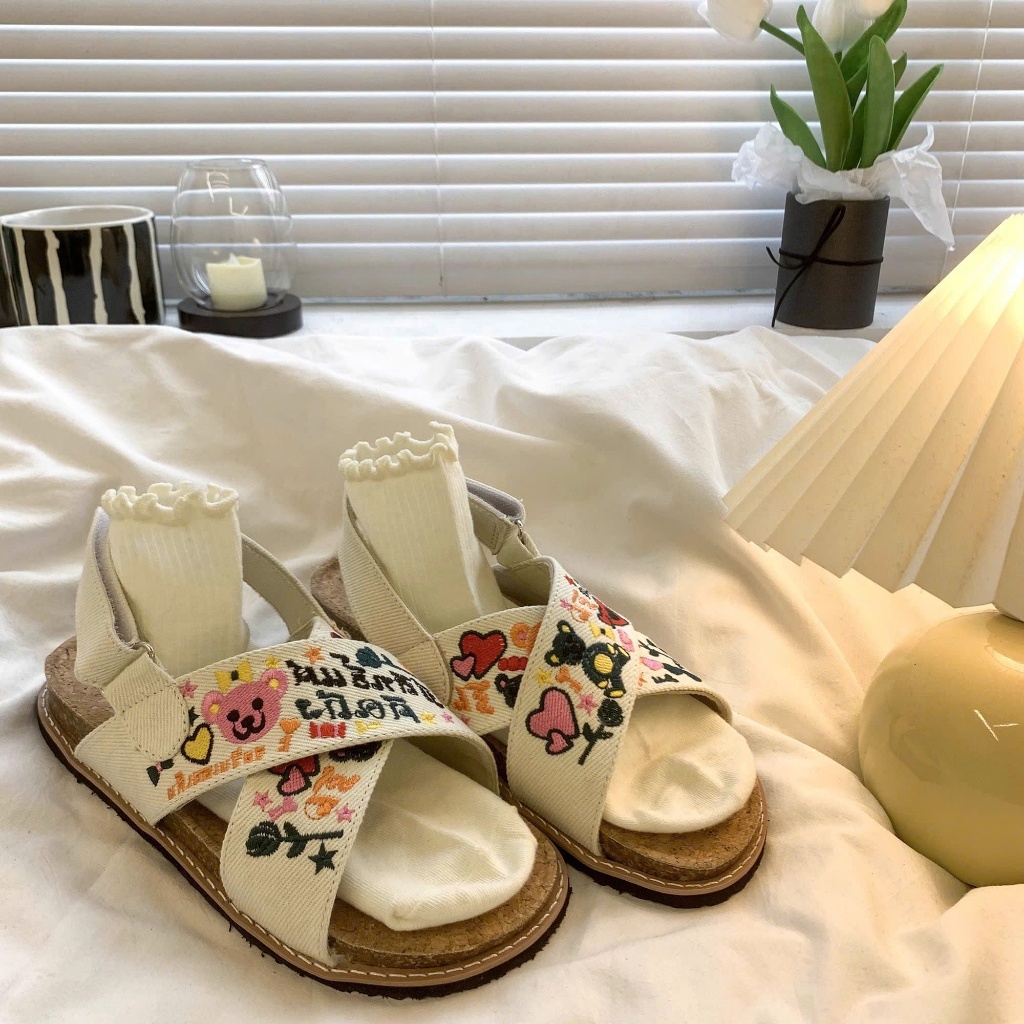 (Sẵn 39) Dép Sandal Quai Chéo Thêu Velcro Đế Dày Hình Gấu Dễ Thương Phong Cách Hàn Quốc