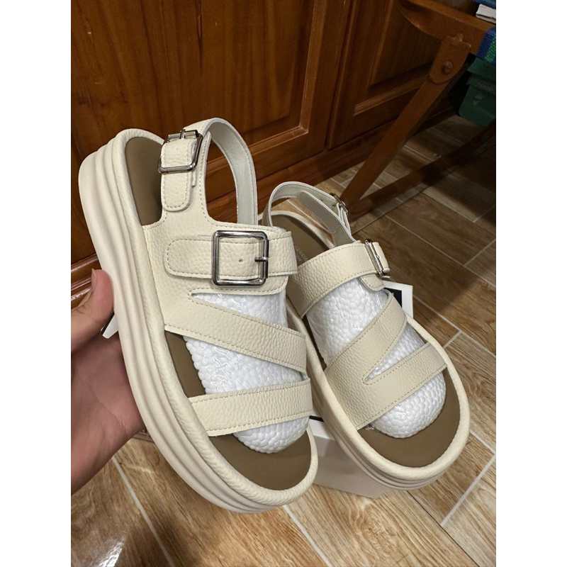 Sandal Nữ Đế Bánh Mì Quai Bản To Màu Kem – Dép Quai Ngang Thời Trang, Êm Chân, Tăng Chiều Cao