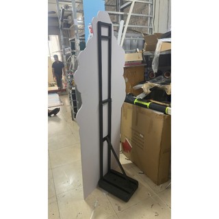 Standee chữ H đế nước nặng, chắc, standee khung sắt mô hình gắn với bảng formex bằng thép bền đẹp