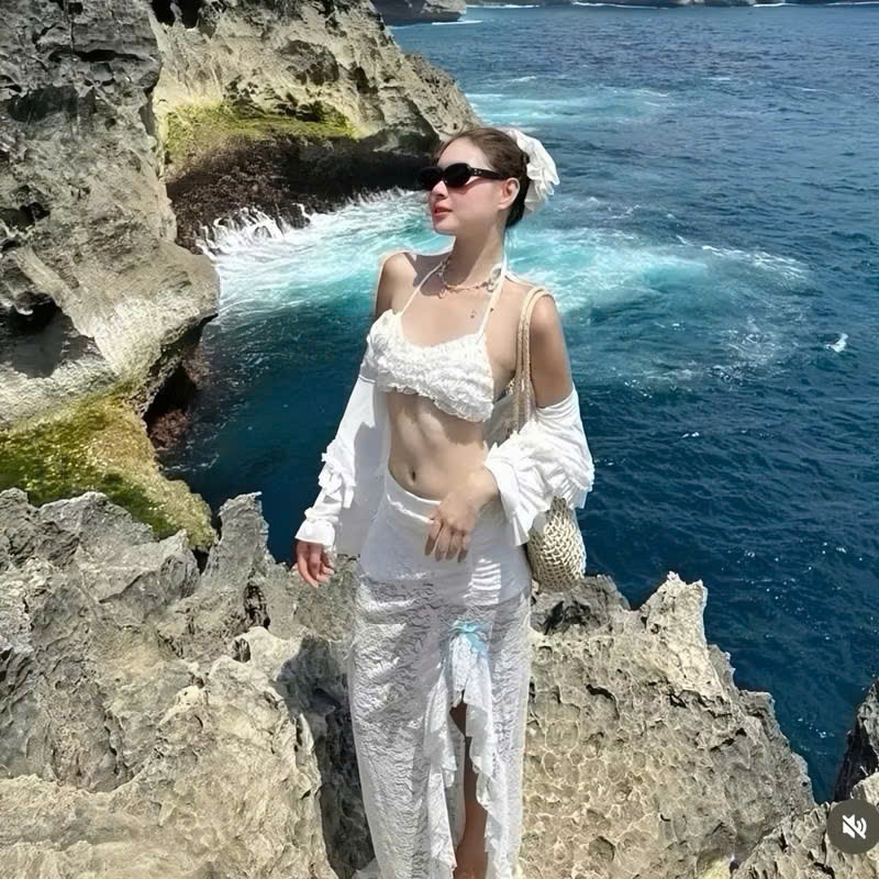 [BKN 052] Bikini đồ bơi đi biển 3 món BRA LƯỚI TẦNG, VÁY REN XẺ TÀ , chất lưới tiểu thư mềm sang chảnh HAN.T SHOP