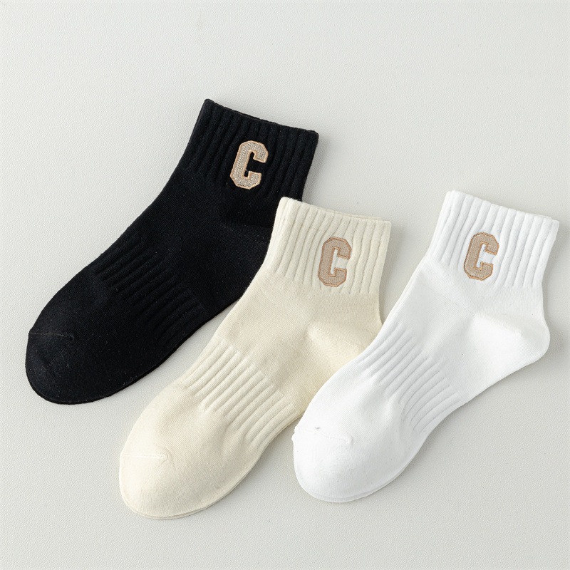 Vớ Tất Nữ chữ C cổ nhún lửng phong cách trẻ trung, năng động.