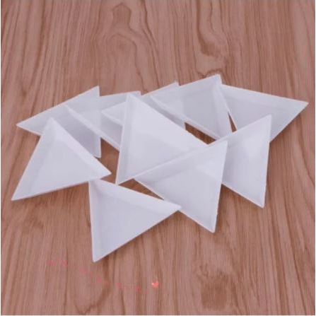Khay đựng đá trang trí móng hình tam giác