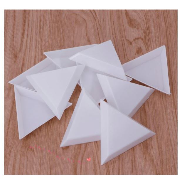 Khay đựng đá trang trí móng hình tam giác
