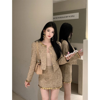 Set dạ tweet gồm áo khoác + chân váy viền bling bling