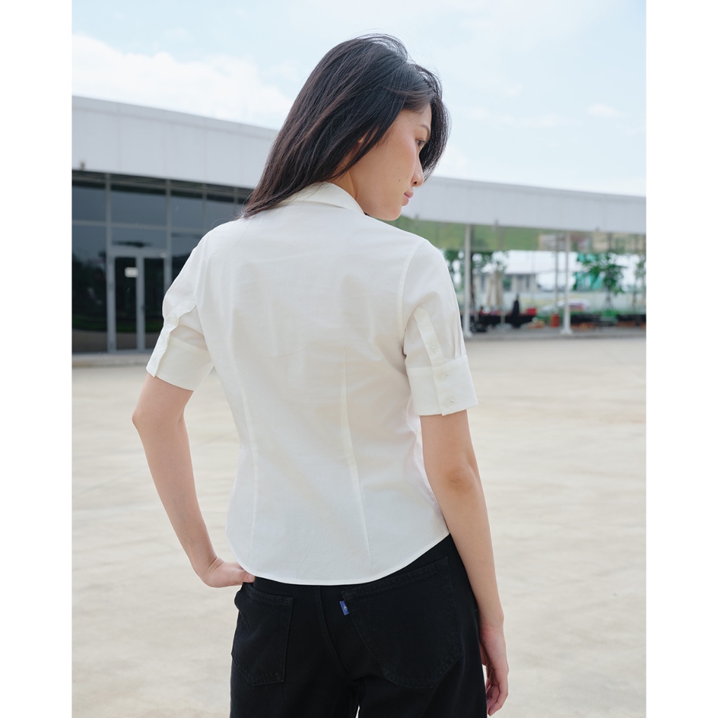 TheBlueTshirt - Áo sơ mi trắng phom ôm basic tay ngắn bảng măng sét to cho nữ - Upper Side Shirt - Women