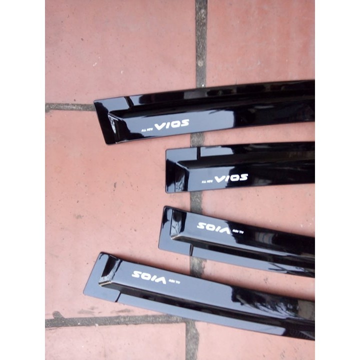 Vè che mưa xe Toyota Vios 2008 - 2023 Nhựa Đen Thái cao cấp, dày dặn, sáng bóng