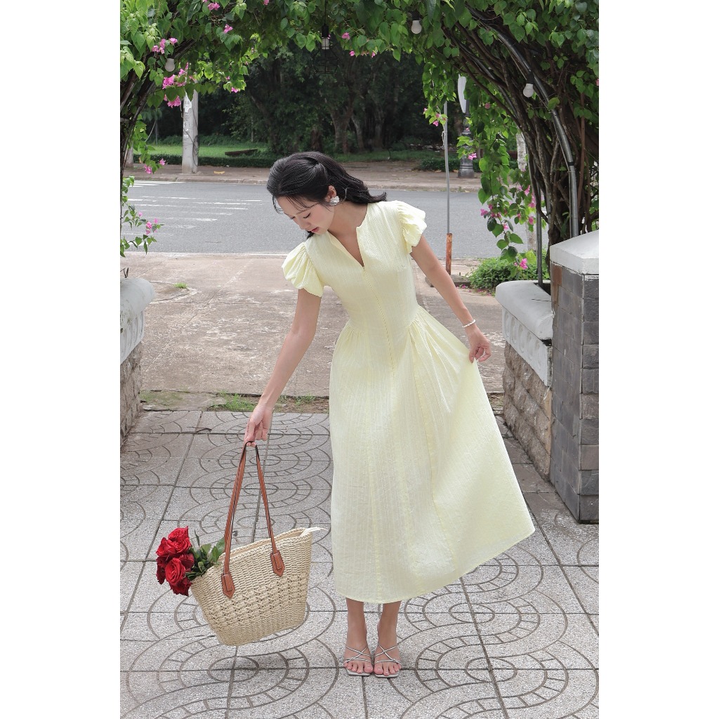 MAYBI Đầm xòe cotton thêu vàng tay phồng dáng midi