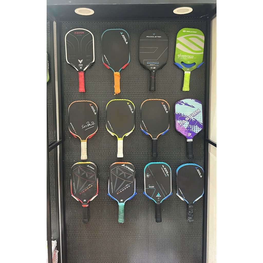 Móc treo vợt pickleball Siêu Bền không khoan tường 7 màu cực đẹp vừa trang trí và có in Tên Số Lượng