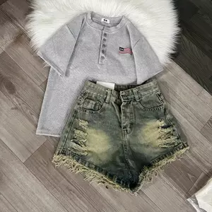 SET BỘ ÁO THÊU CỜ Aa CỔ TRỤ 5 CÚC MIX QUẦN SOOC JEAN 4 CÚC DÁNG NGẮN TUA RÁCH MẪU MỚI 2025 PHONG CÁCH HIỆN ĐẠI