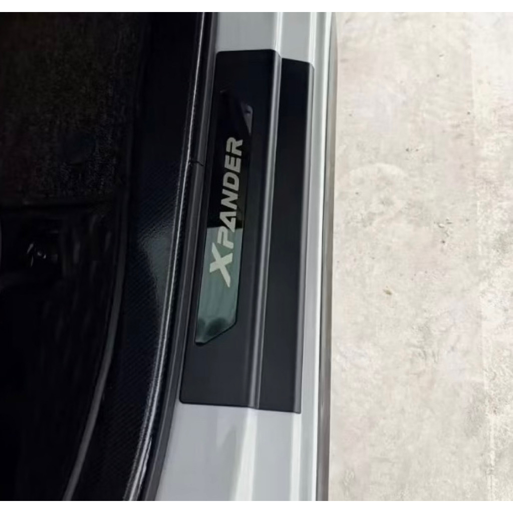 Ốp bậc ngoài nhựa xe Mitsubishi Xpander 2018-2026 hàng cao cấp