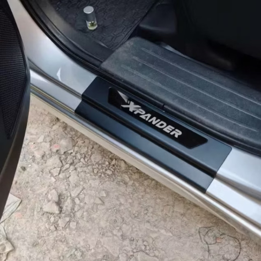 Ốp bậc ngoài nhựa xe Mitsubishi Xpander 2018-2026 hàng cao cấp