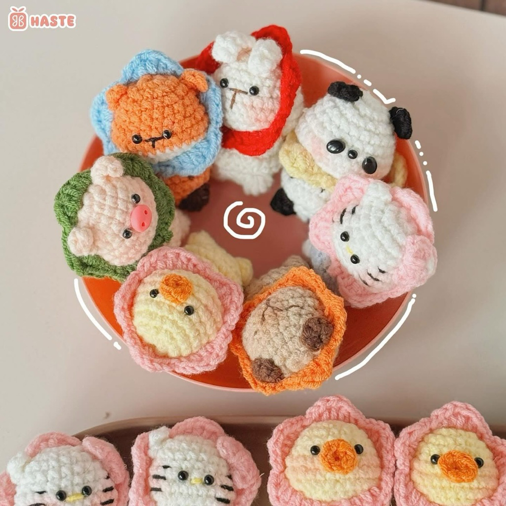 Móc Khoá Len Cartoon Mini Thú Đeo vòng Hoa Heo Capybara Kitty Animal Cosplay Đội Mũ Handmade Dễ Thương
