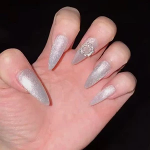 NailBox thiết kế mắt mèo bạc charm vũ trụ cho Nữ M69 nhà Mơ Nails