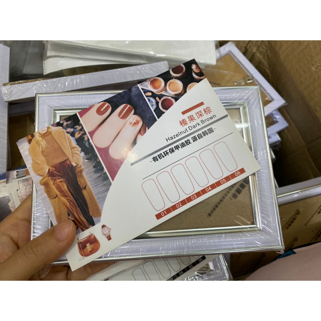 Khung ảnh trưng bày sơn móng kèm móng mẫu set 6 chai sơn AS