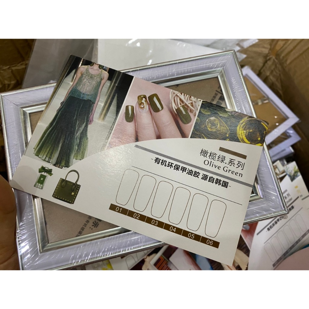 Khung ảnh trưng bày sơn móng kèm móng mẫu set 6 chai sơn AS