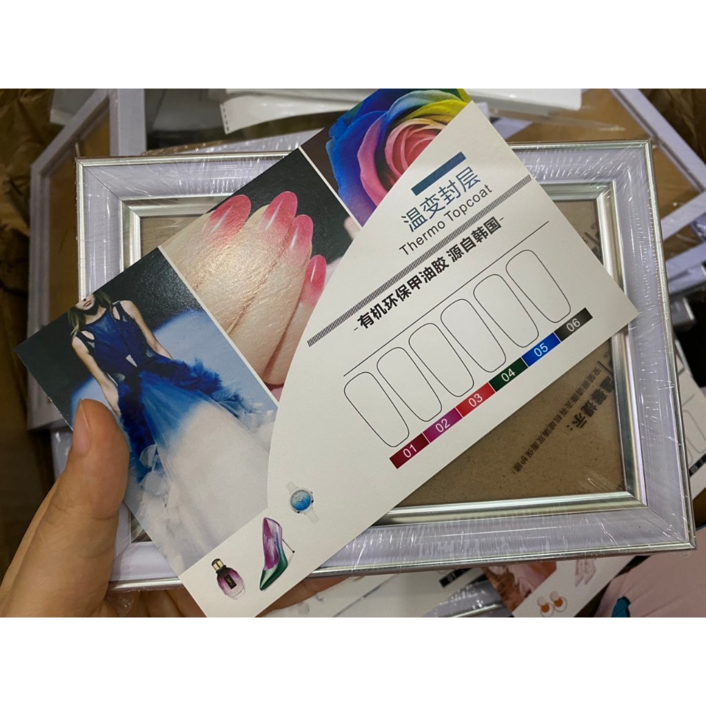 Khung ảnh trưng bày sơn móng kèm móng mẫu set 6 chai sơn AS