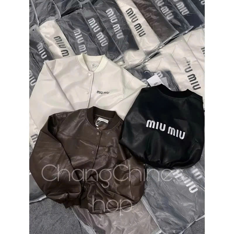 Áo Da Nữ Khoác Ngoài Thêu Miumiu Dáng Croptop Basic Sang Chảnh Hotrend 2026