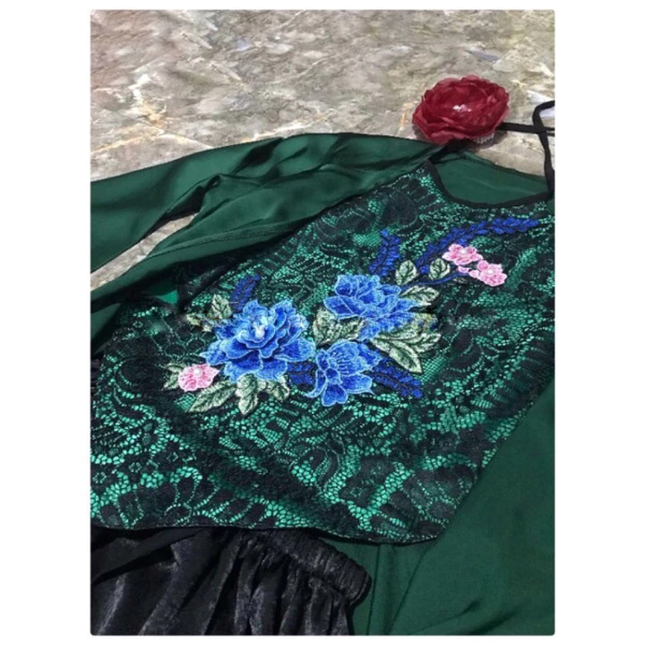 Set tứ thân lụa màu xanh đậm