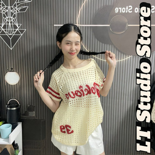 LT - Áo len đan lỗ lệch vai hoạ tiết chữ, fom rộng giấu quần free size 1077