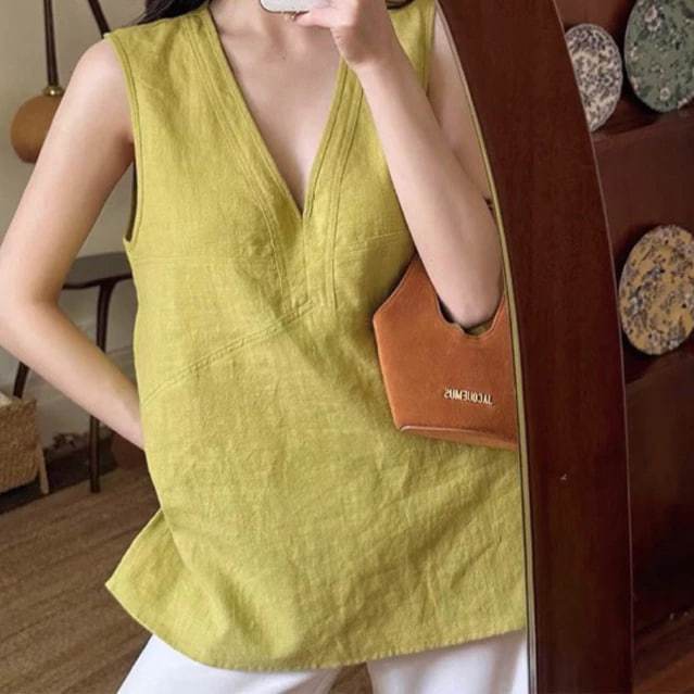 𝗧𝗶𝘁𝗮𝗻 - Áo Linen cổ tim xẻ tà BEELY
