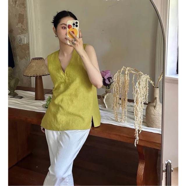 𝗧𝗶𝘁𝗮𝗻 - Áo Linen cổ tim xẻ tà BEELY