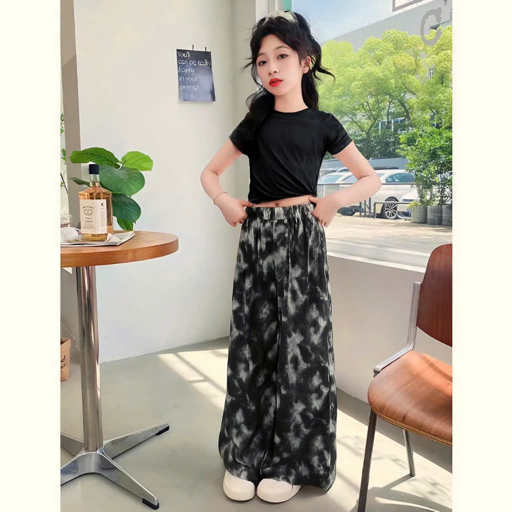 4-15 tuổi. Bộ cộc tay quần ống xuông in loang cho bé gái chất vải tăm lạnh mềm mịn co giãn thoải mái .M33