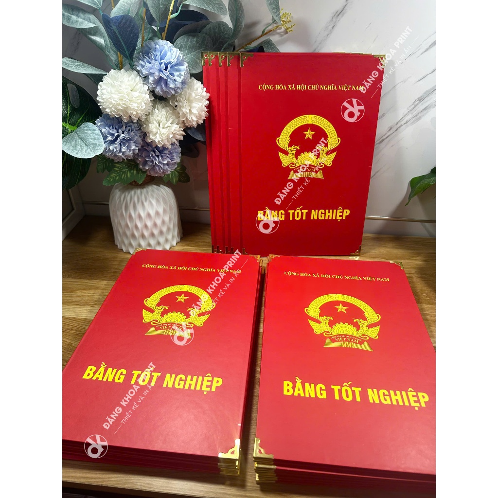 Bìa tốt nghiệp có sẵn làm bằng bìa cứng dùng để chụp kỷ yếu, chụp ảnh cử nhân kích thước A4