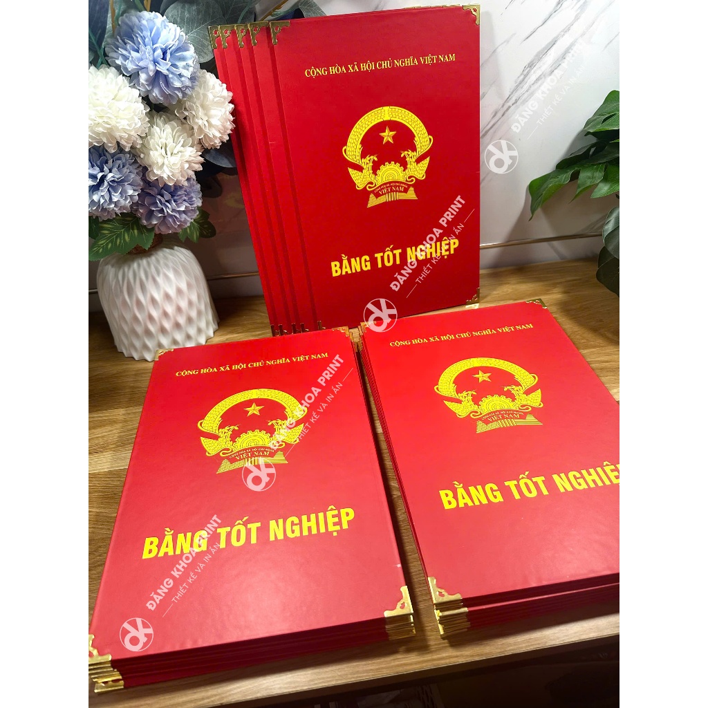 Bìa tốt nghiệp có sẵn làm bằng bìa cứng dùng để chụp kỷ yếu, chụp ảnh cử nhân kích thước A4