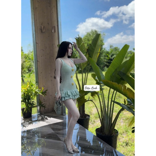 Đầm body hai dây cổ V dáng ngắn tầng kèm ba tang cài