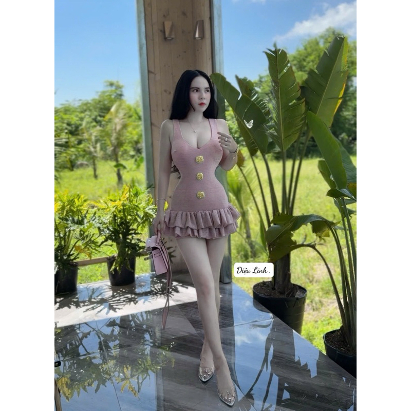 Đầm body 2 dây phối chân bèo kèm tang siu sang