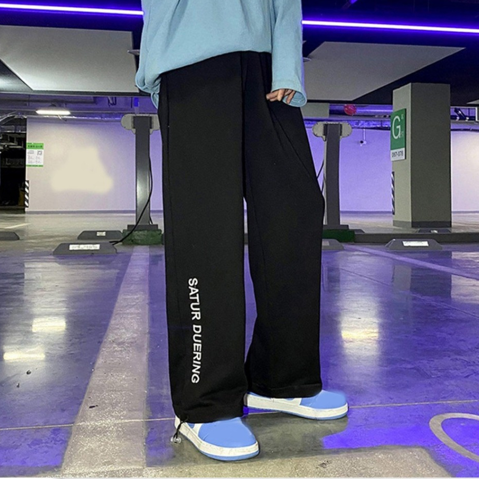 Quần Ống Rộng Nam Nữ Unisex Kiểu Dáng Thể Thao Ulzzang Dây Rút Ở Gấu Quần Thêu Chữ SATUR L1