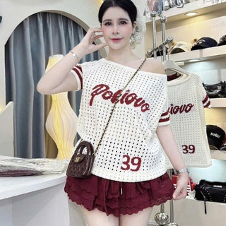 Áo Len Lưới Dệt Oversize Dáng Thể Thao Lệch Vai Hiện Đại Phối Sọc Đỏ Nổi bật