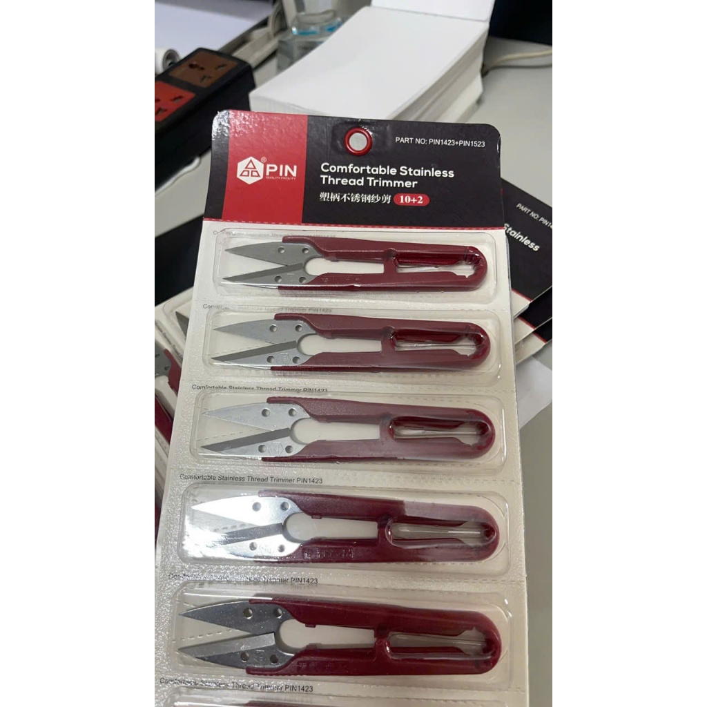 Kéo Bấm Cắt Chỉ Pin 1423 Màu Đỏ - Dụng Cụ May Vá Siêu Sắc Bén