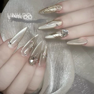NAIL BOX MẮT MÈO NUDE TRÁNG GƯƠNG ĐÍNH ĐÁ.