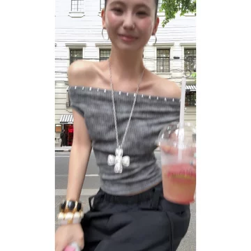 Áo thun trễ vai croptop nữ Phối Đinh tán Cá tính Đường phố Đi quẩy bar Áo phông thun bẹt hở vai nữ crt Retro Thời trang