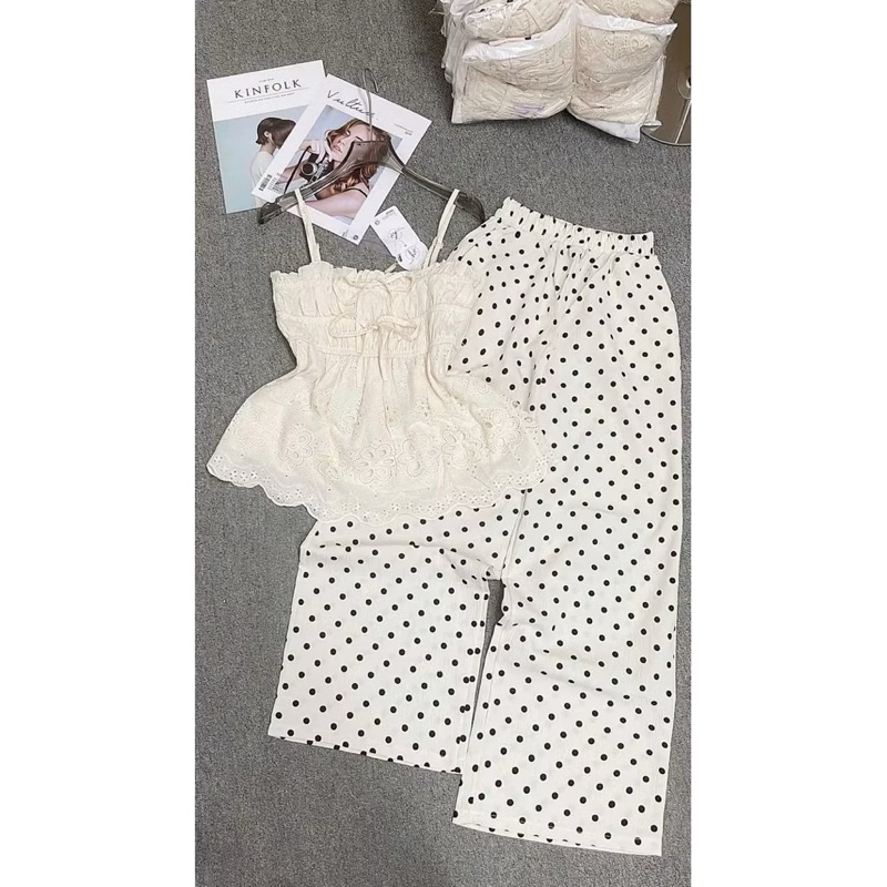L402- (Hoả tốc ) Sét Áo 2 dây  Chun Lưng Đính Nơ Dáng BabyDoll Phối Quần Đũi Suông Chấm Bi dài suông rộng (40-58kg)