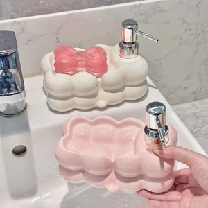 Bình đựng nước rửa tay, khay đựng xà bông