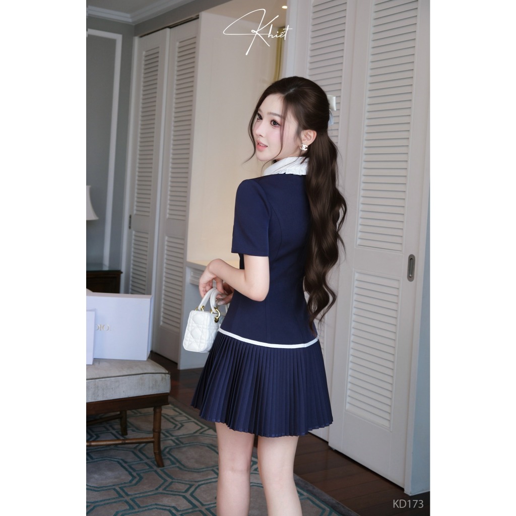 Đầm ngắn Khiết Style dáng xòe xếp ly xanh navy phối nút bọc vải trắng phong cách thanh lịch KD173
