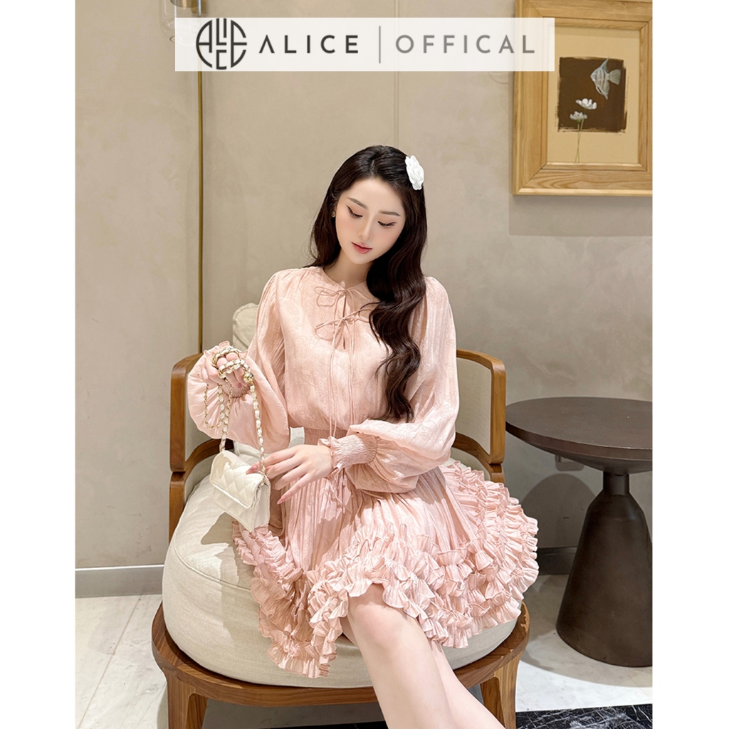 Váy Tơ Hoa Crep Cao Cấp Alice, Đầm Ngắn Xếp Ly Tầng Cạp Chung Tôn Eo, Tay Dài Bồng Nữ Tính Cổ Phối Dây Buộc V1371